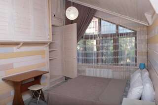 Гостиница Гостевой дом Арина Адлер Двухместный номер с 1 кроватью и собственной внешней ванной комнатой-8